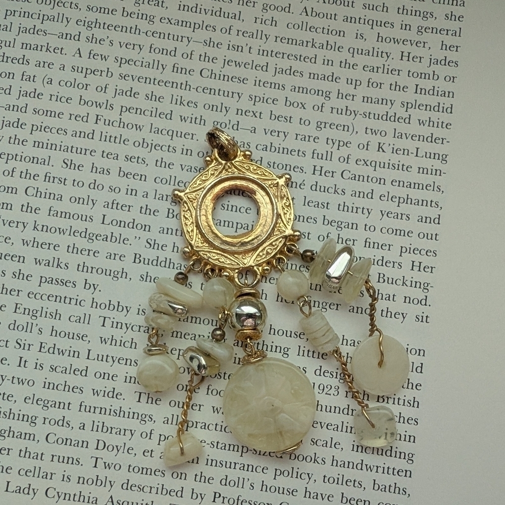 Elegant Gold and Cream Pendant Charm